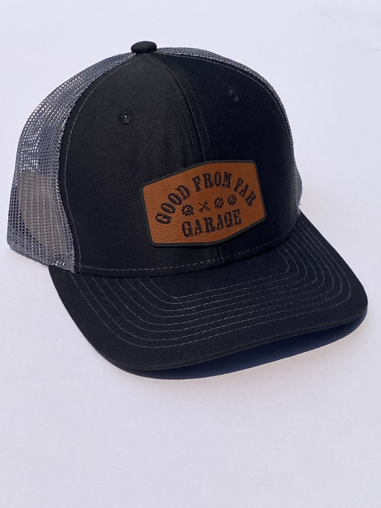 Flat Bill Mesh Snapback Trucker Hat - Black/Dark gray