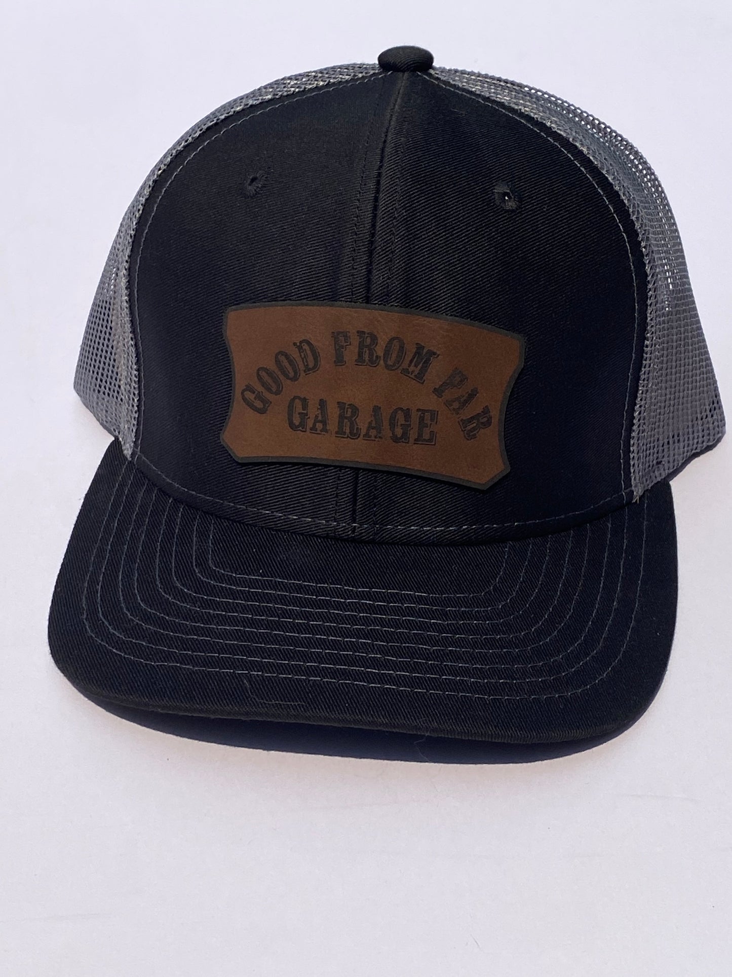 Flat Bill Mesh Snapback Trucker Hat - Black/Dark gray